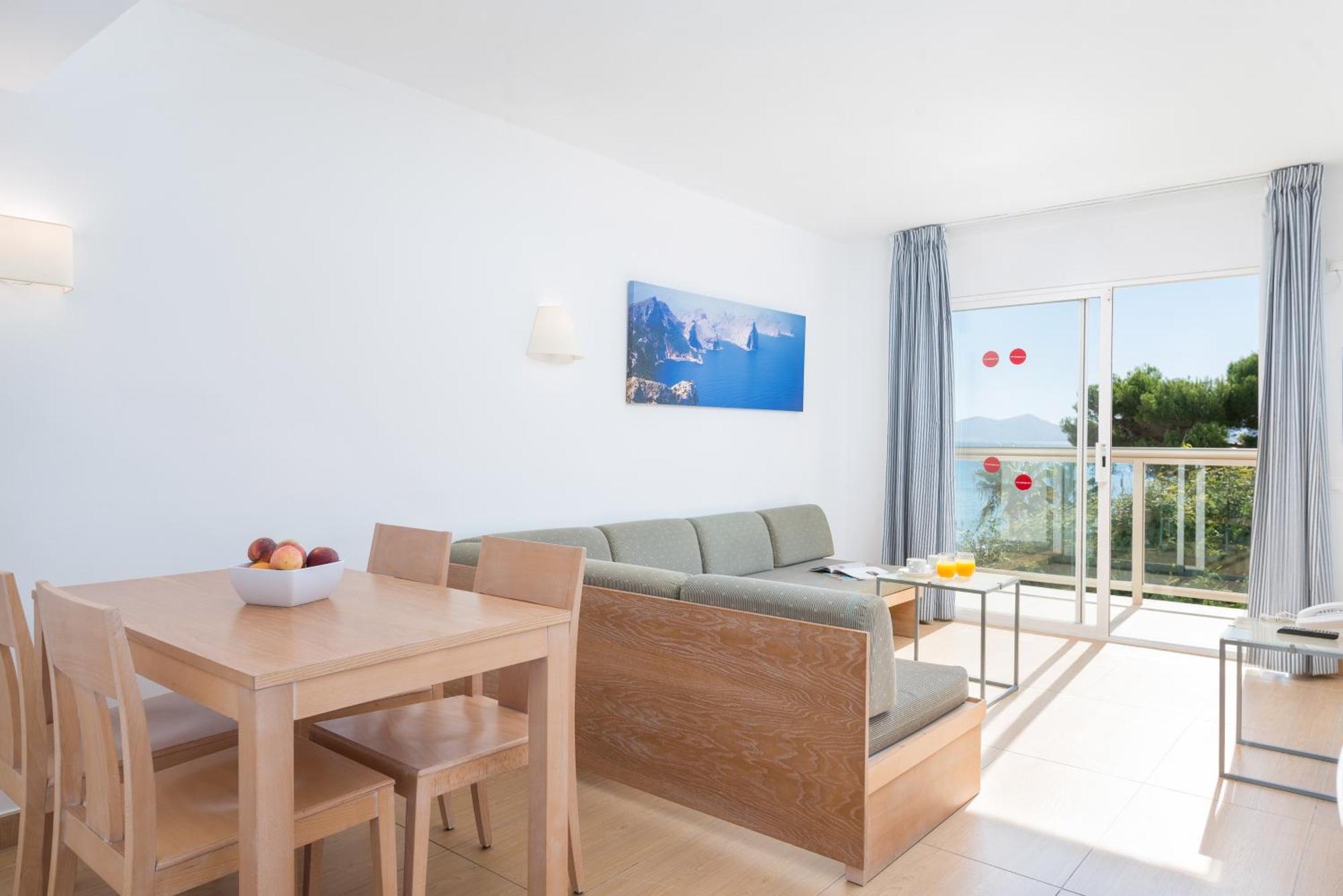 Appartamento con 2 Camere da Letto e Vista Mare